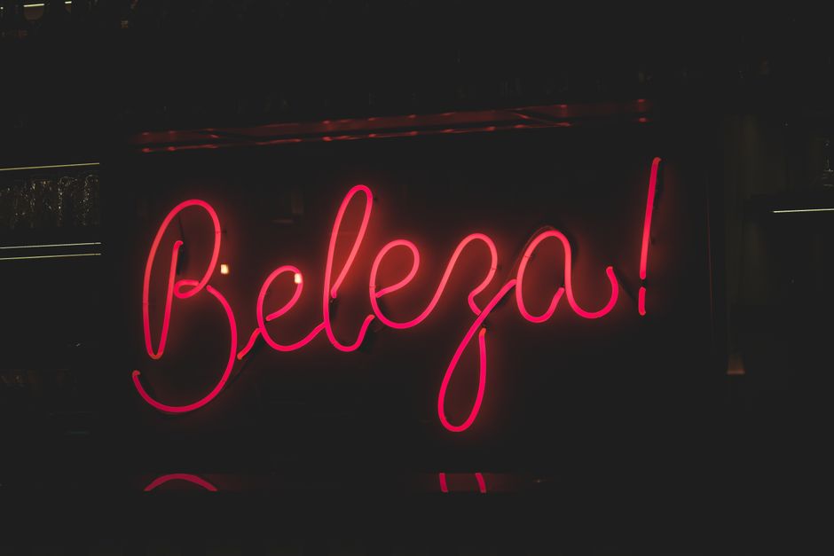 8211 Peruca Sintética: A Revolução da Beleza Acessível
