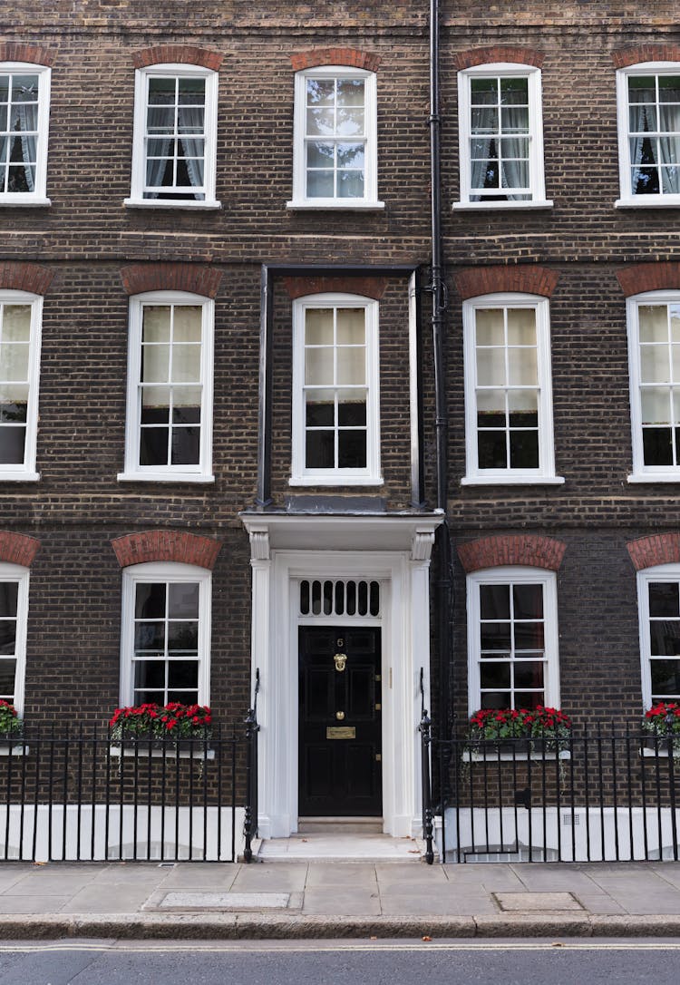 Traditional Townhouse In Central London 