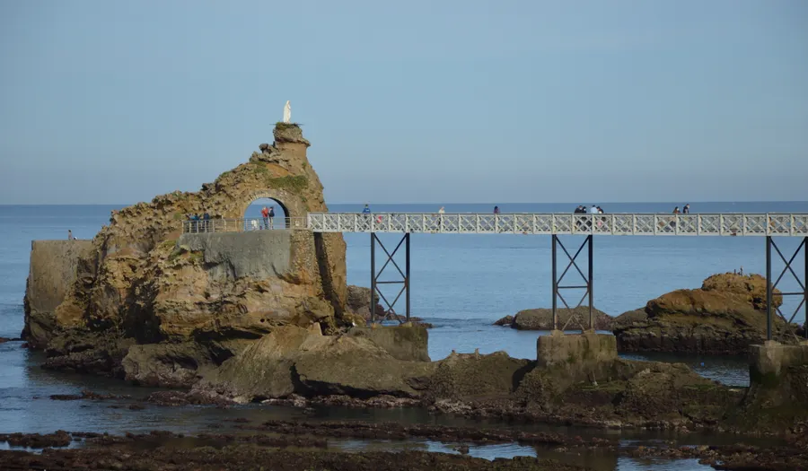 Le Rocher de la Vierge et le plateau de l'Atalaye