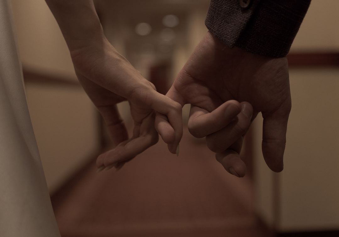Online dating: starting a conversation on a niche platform