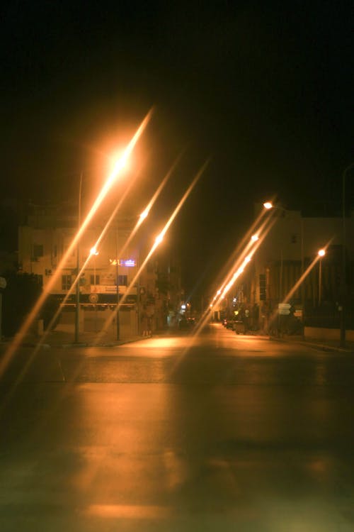 Kostnadsfri bild av city street, korsar gatan, lampor