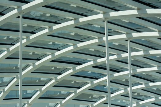 Proses konstruksi struktur baja pada gedung perkantoran modern