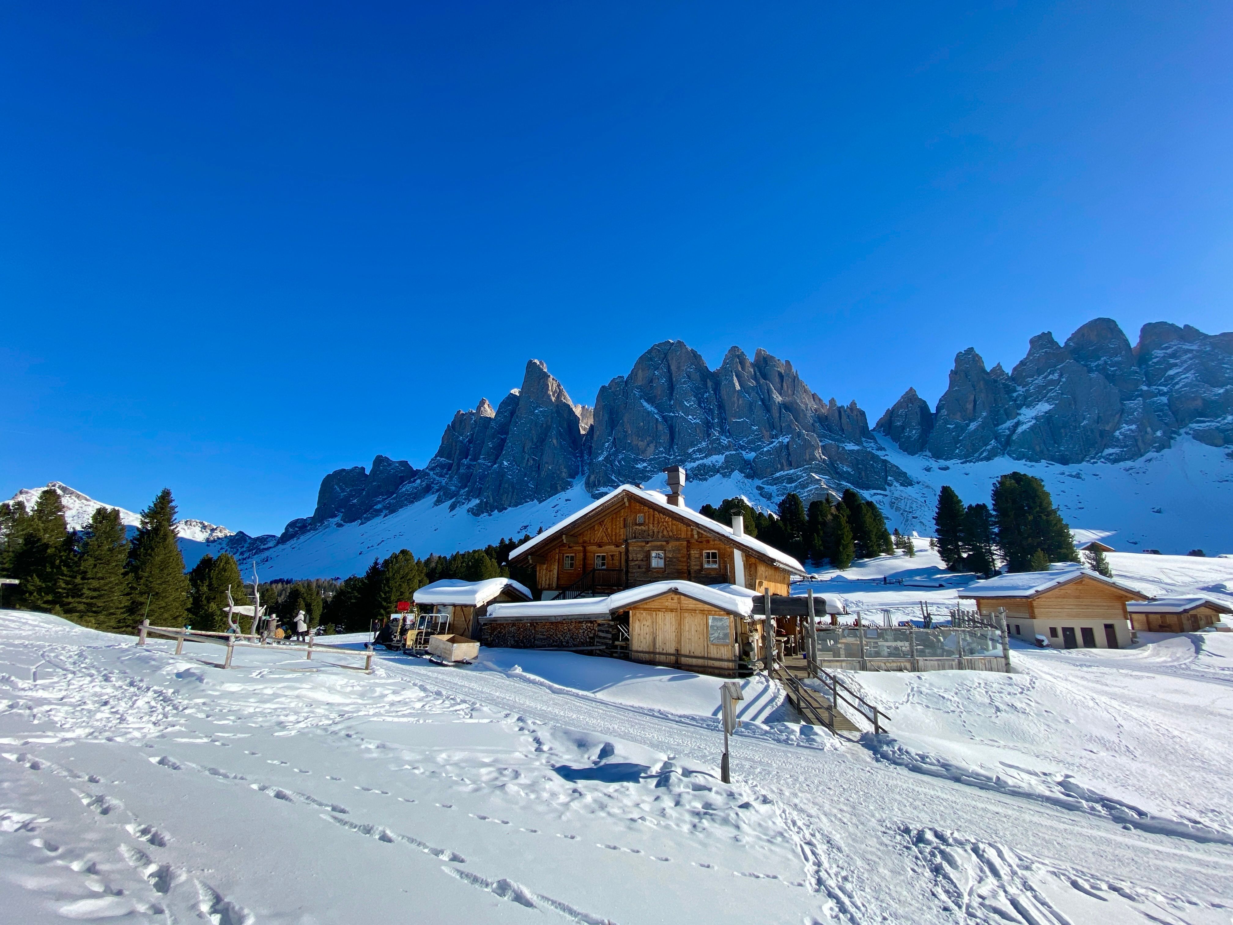 Wooden Chalet in Snow in Mountains Landscape · Free Stock Photo