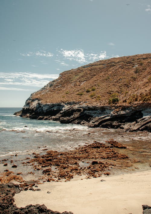 Foto d'estoc gratuïta de formació rocosa, mar, onades