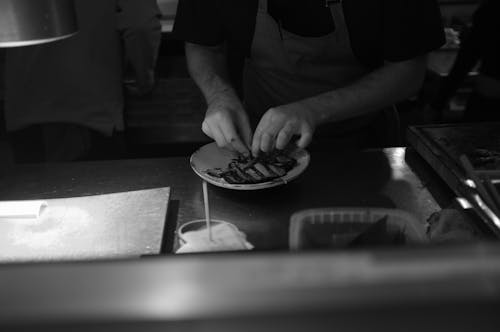 Fotos de stock gratuitas de blanco y negro, chef, cocinar