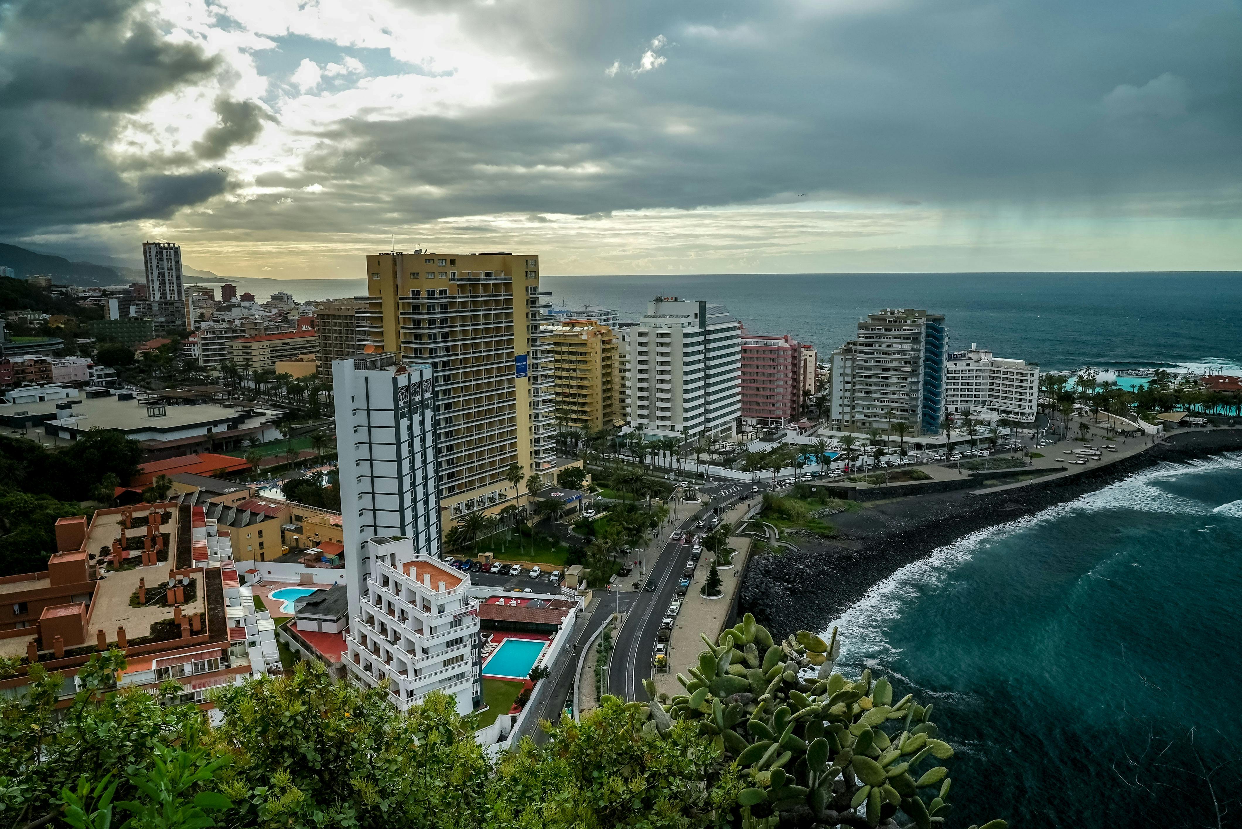 hotels on ocean shore in tenerife spain