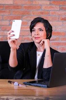 Professional Online Presence: Elevate Your Expert Status Today