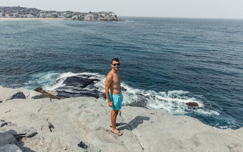 Foto profissional grátis de abismo, alegre, beira-mar