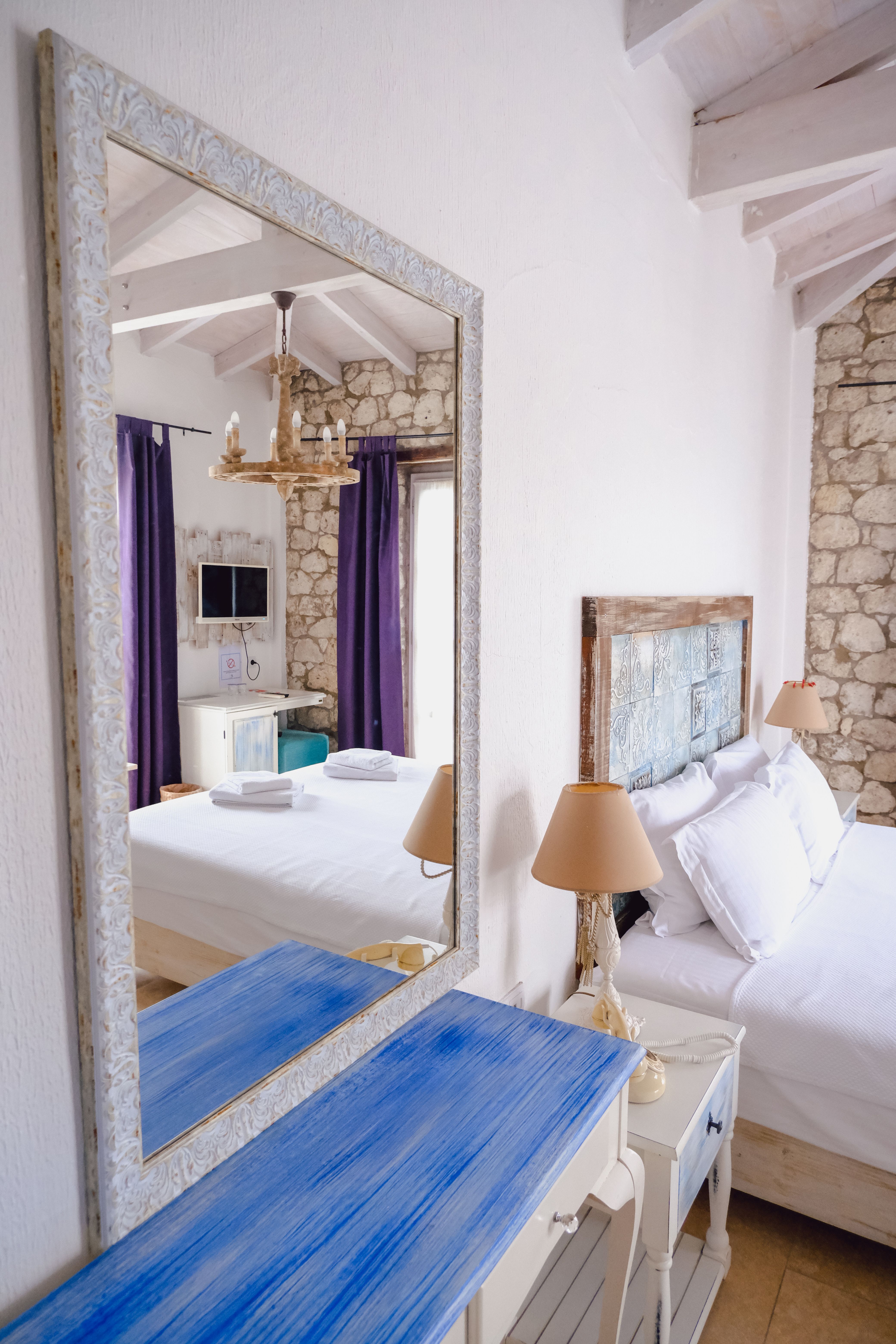 Villa Luka stone interior bedroom, 18th-century vaulting, Hvar Croatia