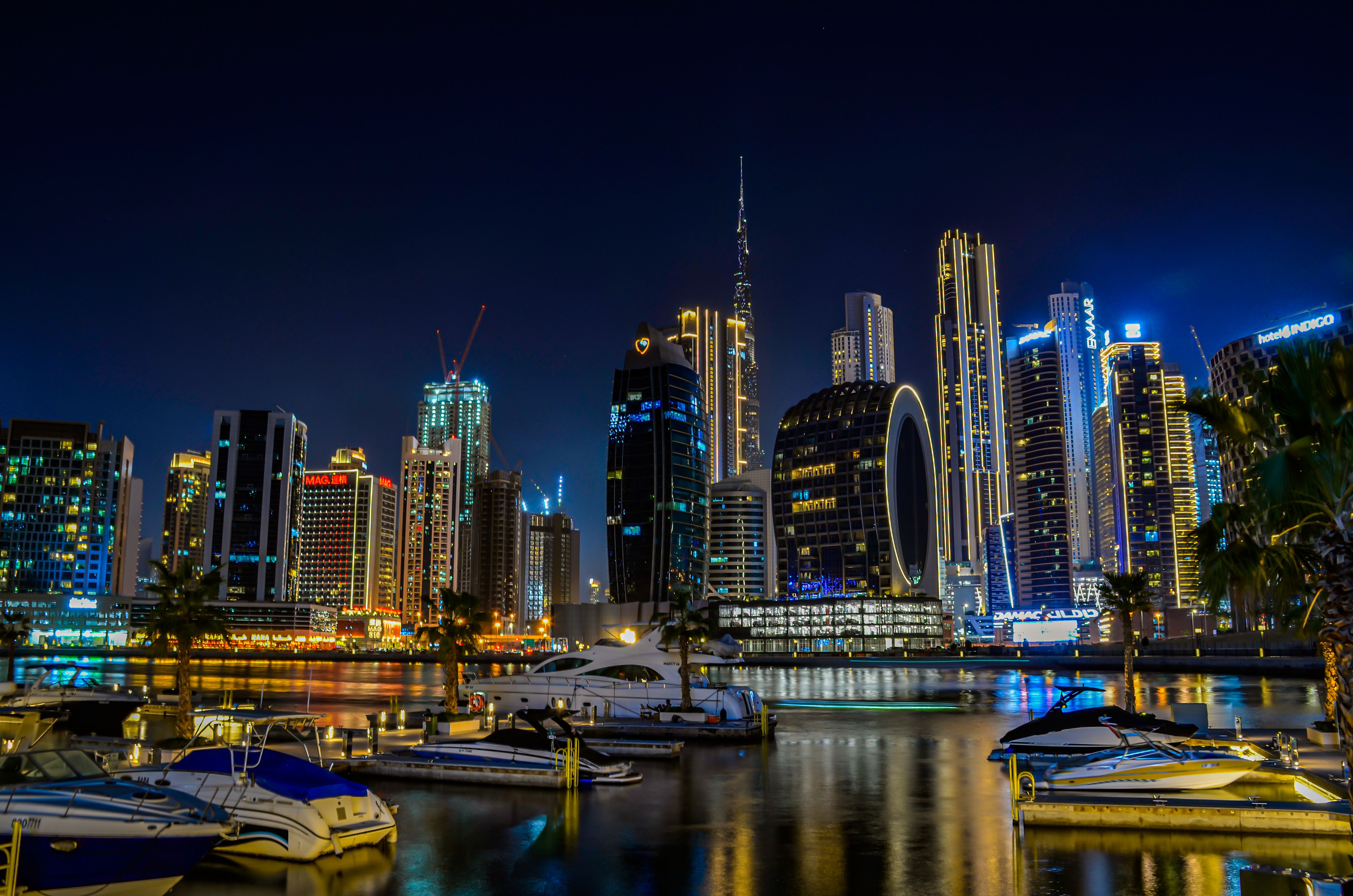 Downtown Dubaï illuminé la nuit