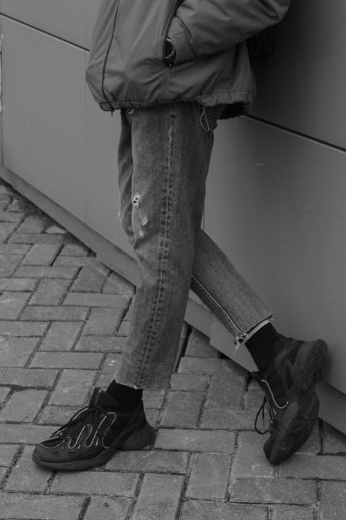 Безкоштовне стокове фото на тему «вертикальні постріл, джинси, куртка»