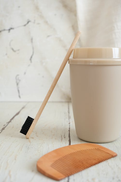 Foto profissional grátis de bambu, banheiro, caneca