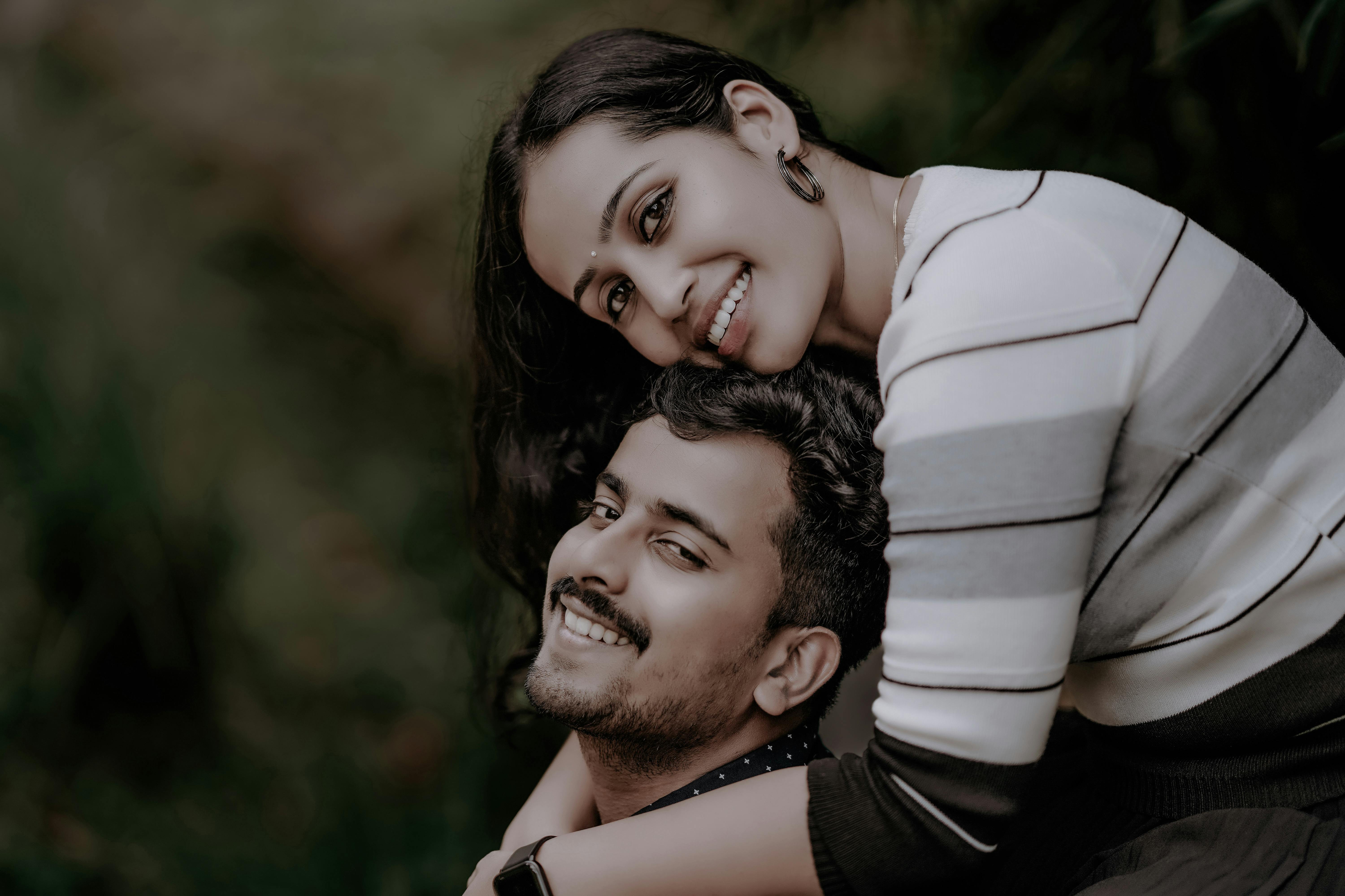 3 Best Instagramable couple poses for this Diwali season. #couple  #couplepose #couplegoals #coupleinlove #couplelove #diwalipost #diwa... |  Instagram