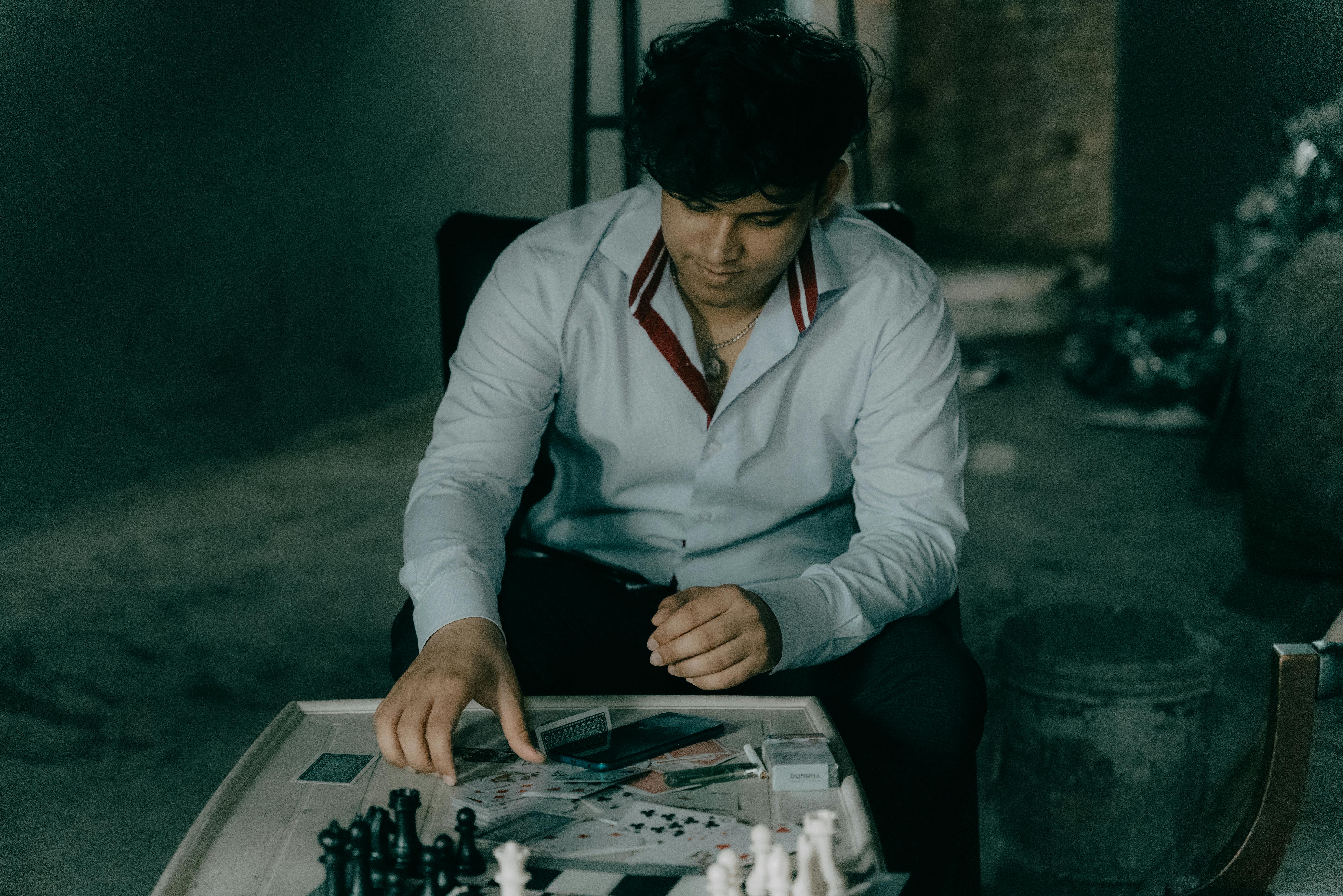 Ruiz: “Taking difficult decisions may change your career path for the better” — Photo by M1DDL3  M7N on Pexels