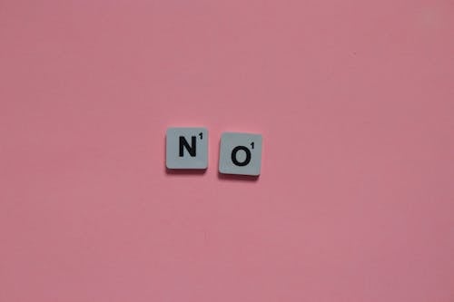 Kostnadsfri bild av bokstäver, nej, rosa bakgrund