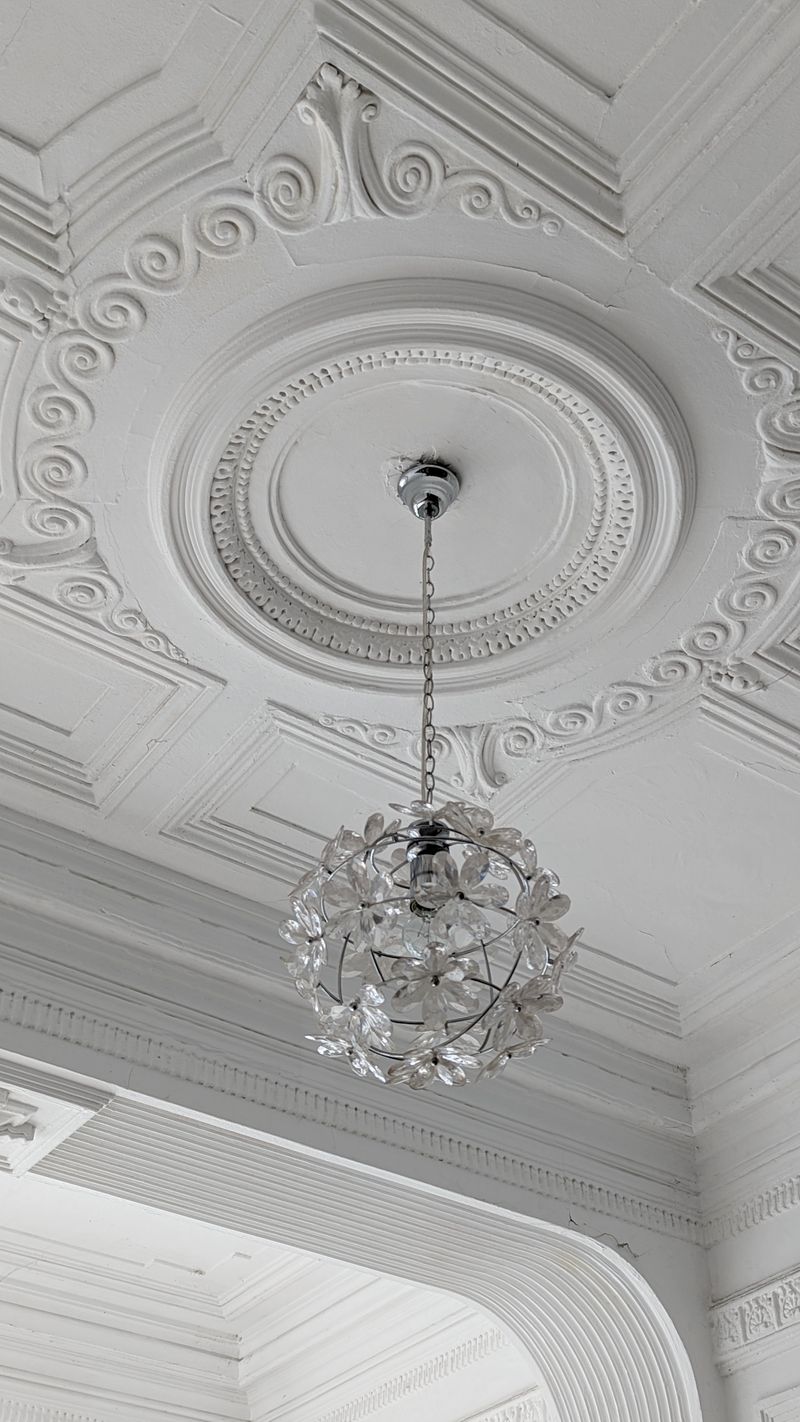 Simple POP Border Ceiling with Recessed Lighting