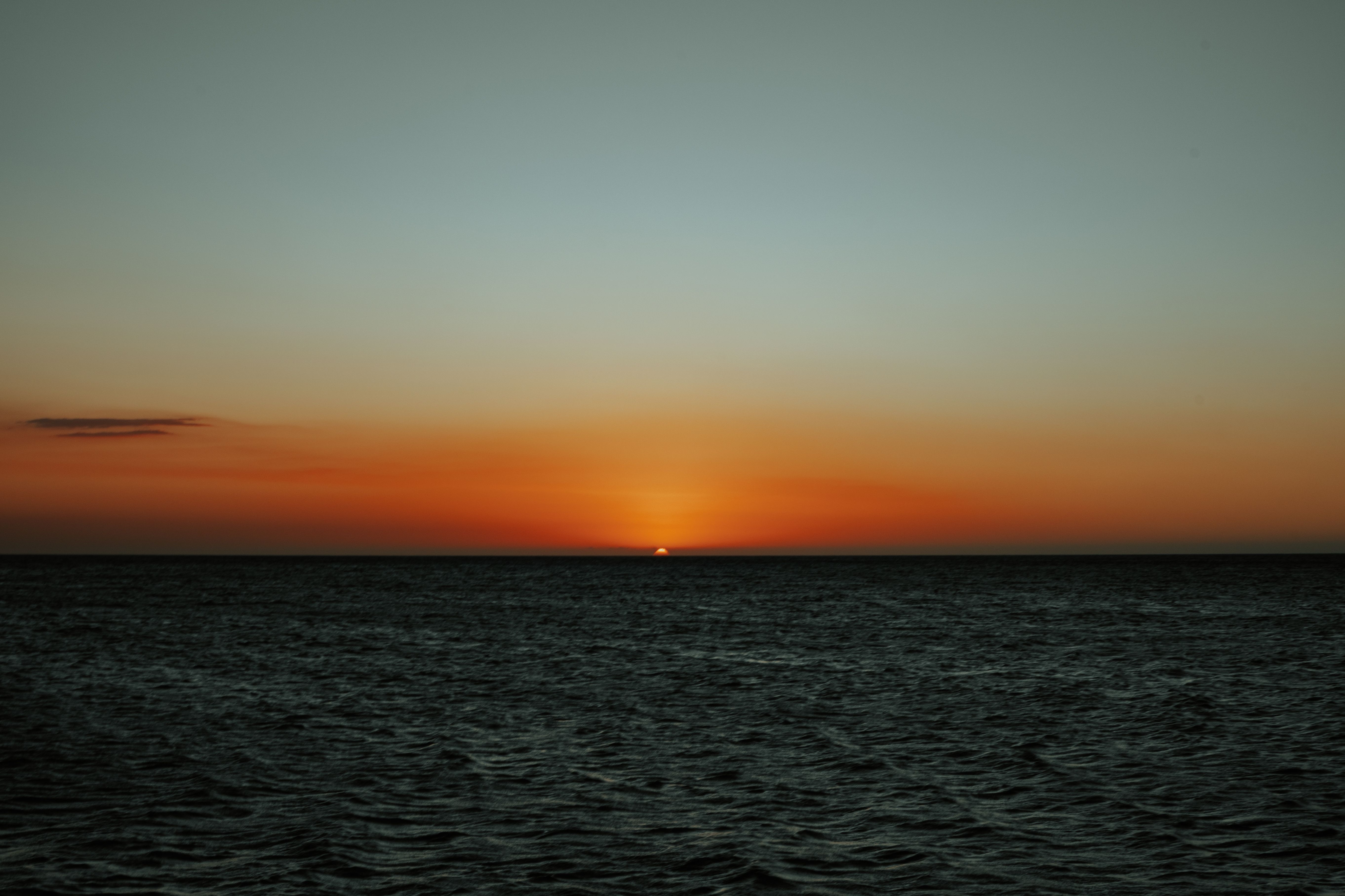 Scenic Sunset over the Sea · Free Stock Photo