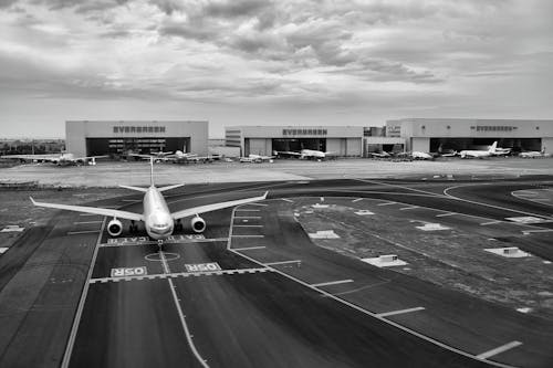 Безкоштовне стокове фото на тему «аеропорт, злітна смуга, злітно-посадкова смуга»