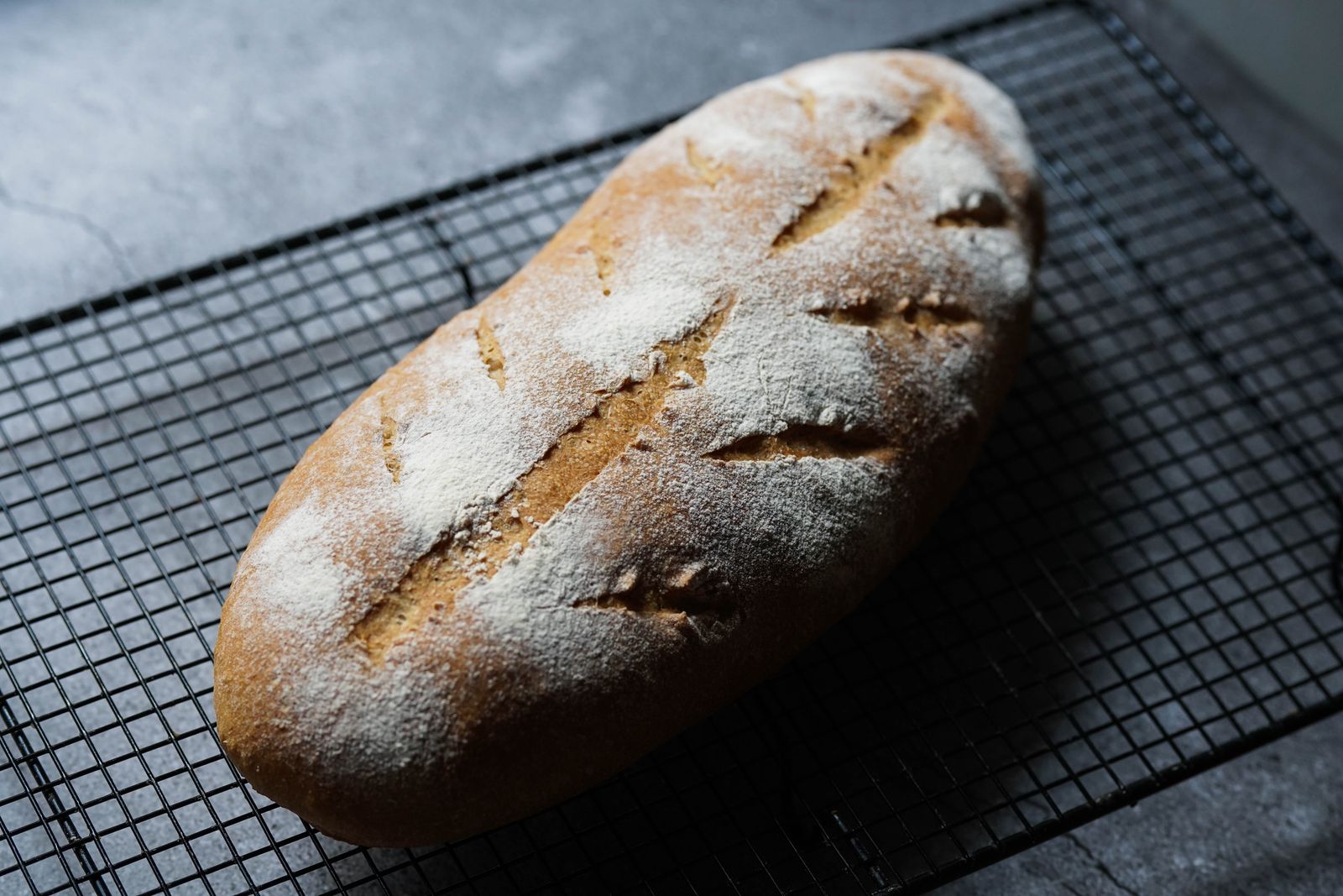 Aparece un clavo de palé dentro de un pan de masa madre: Grand Central Bakery retira tres productos