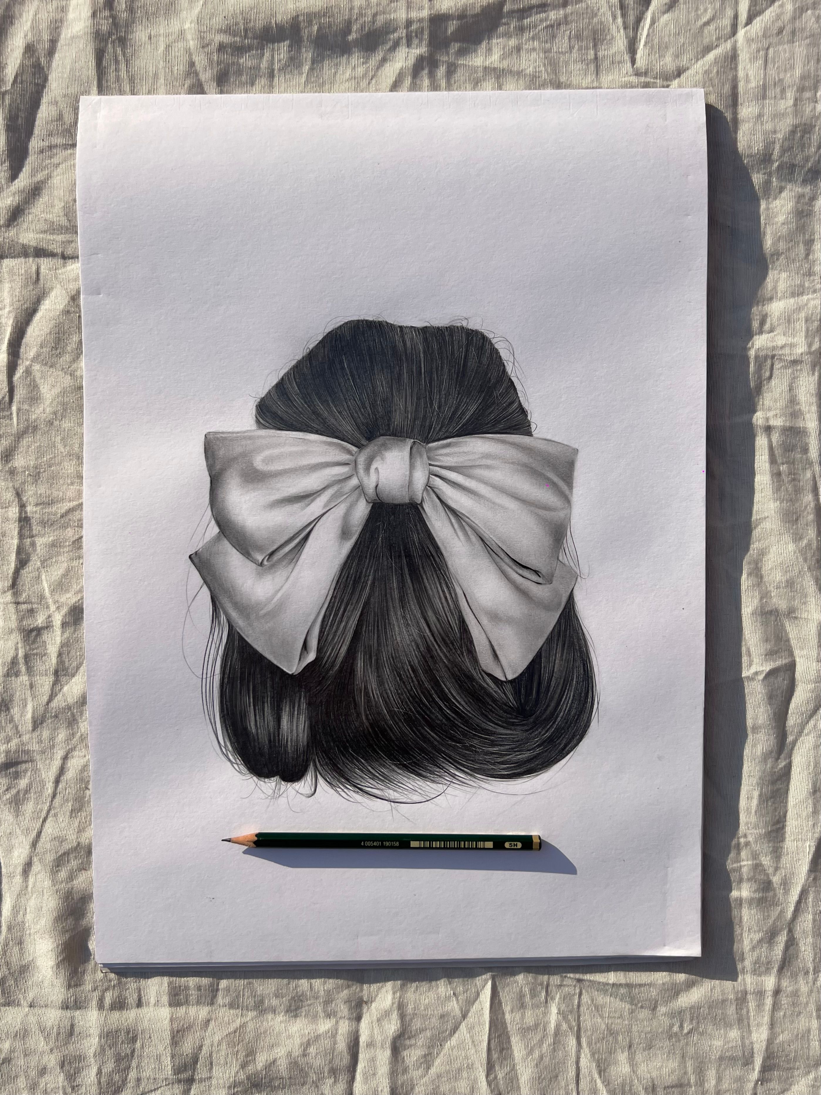 Dibujo A Lápiz De Un Lazo En El Pelo · Foto de stock gratuita