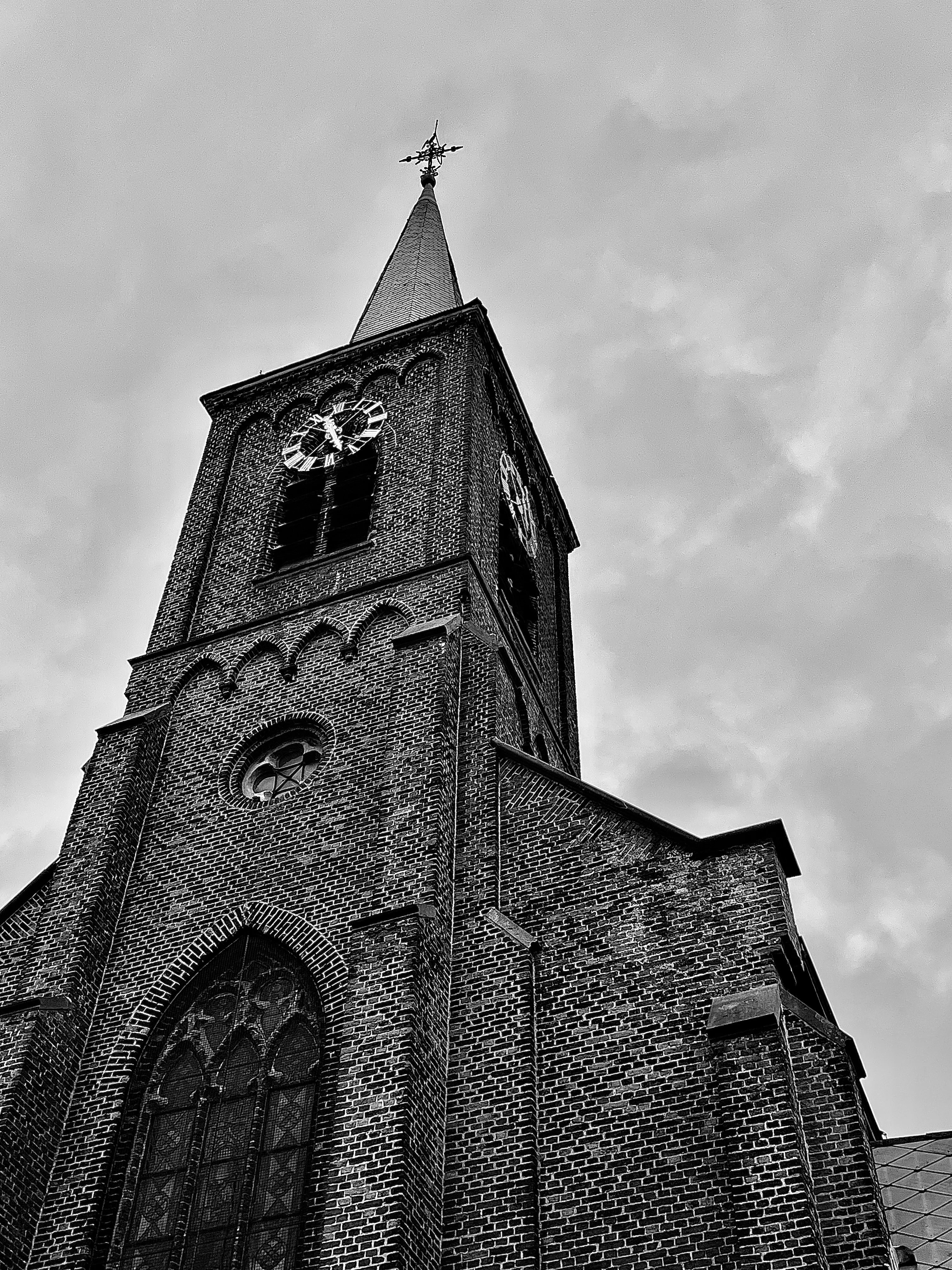 Black and White Photo of a Church · Free Stock Photo