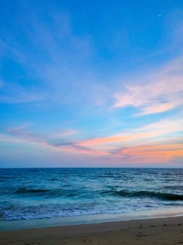 Geheimnisvolle Naturszene mit Sonnenuntergang & Strand (von KIRAN CHAND, 6703×8958, #15717292)