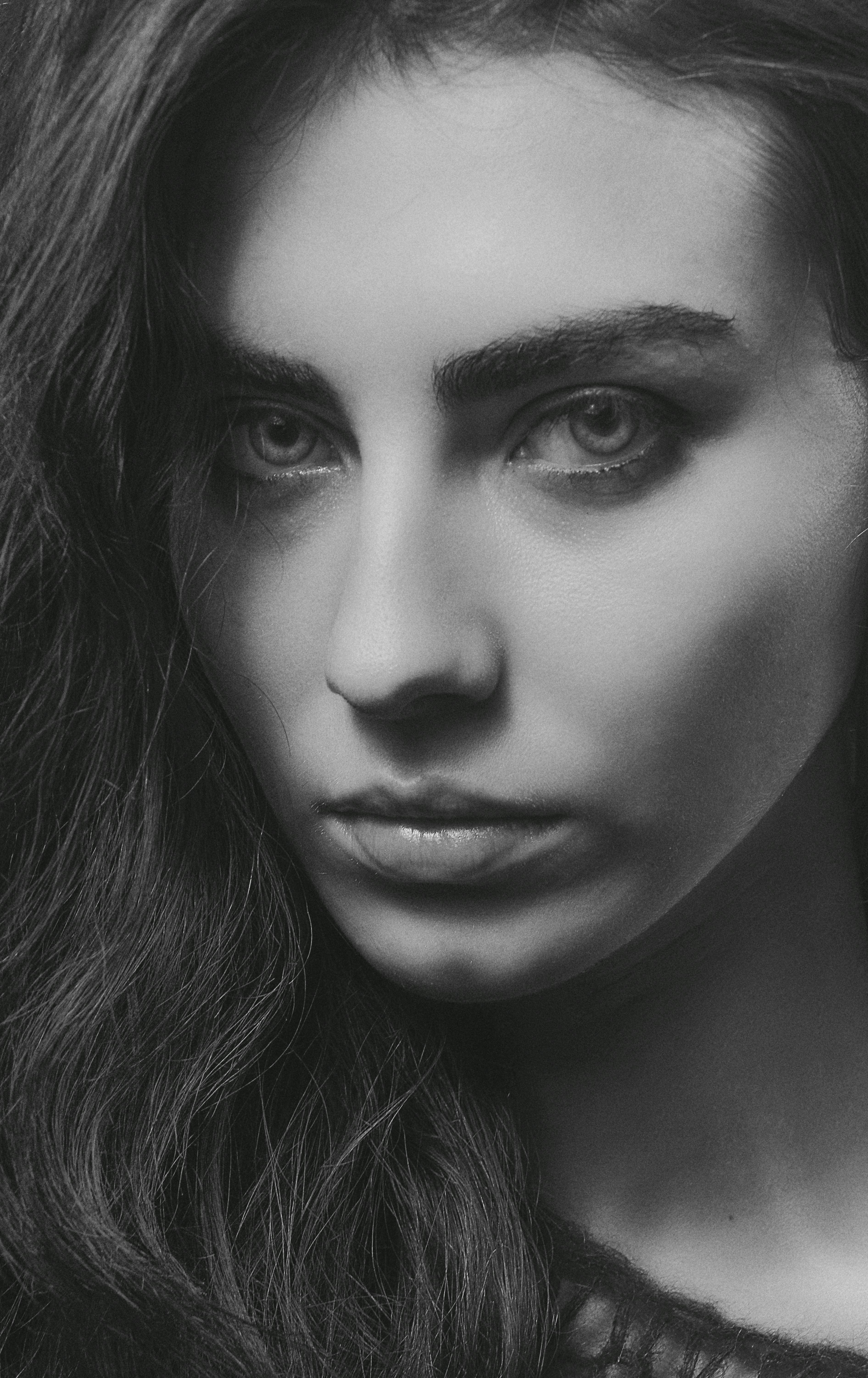 Woman Face in Black and White · Free Stock Photo