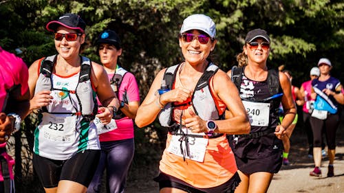 Gratis Kelompok Orang Yang Melakukan Marathon Foto Stok
