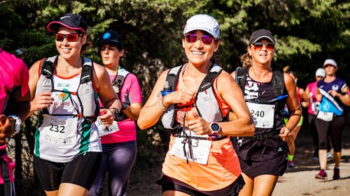 Gruppo Di Persone Che Fanno La Maratona