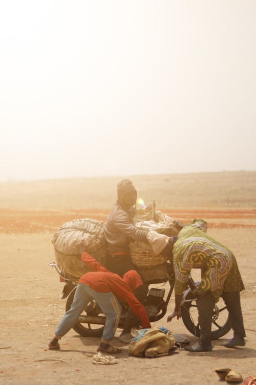 Fotos de stock gratuitas de beduino, bolsas, ciclista