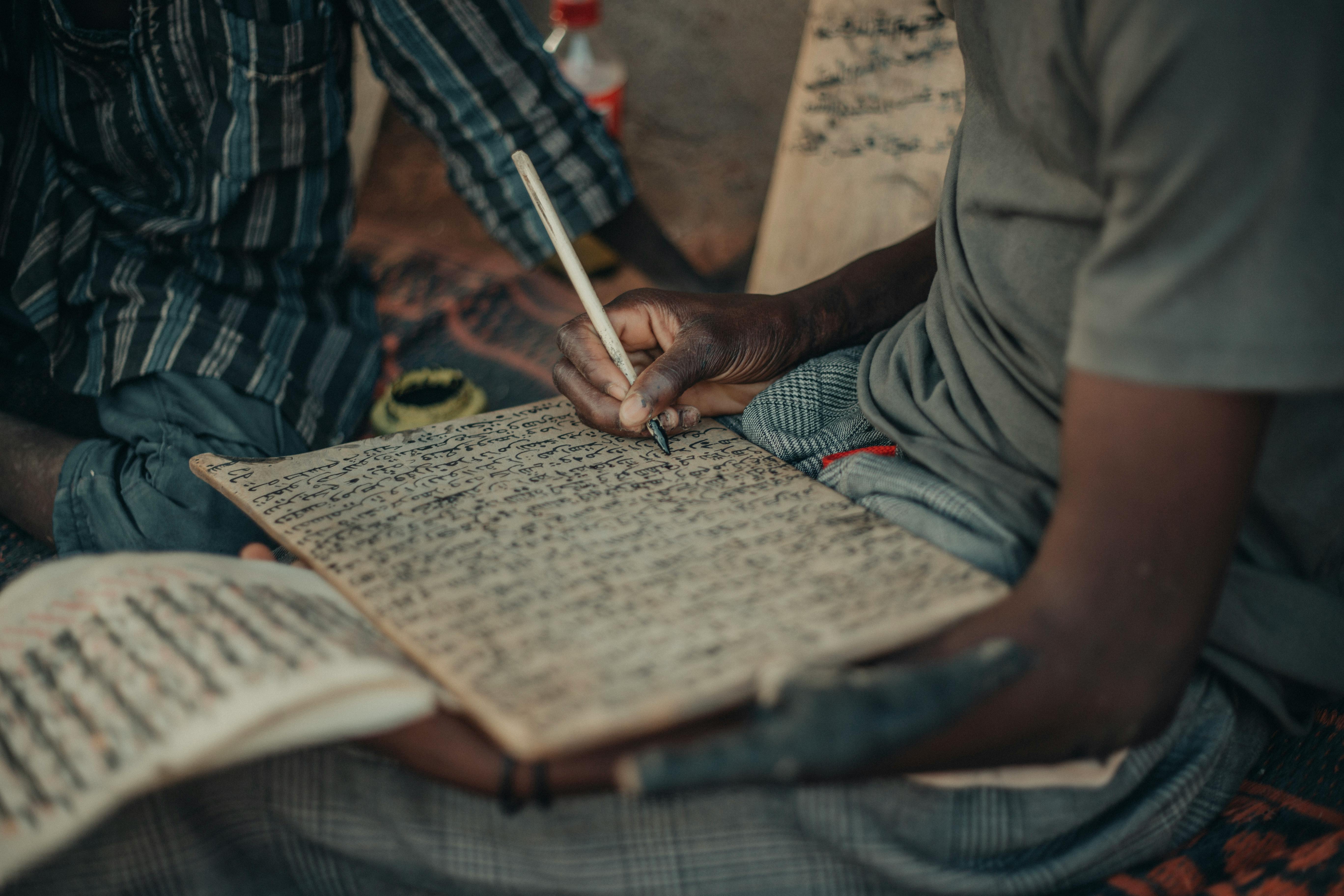 There's an 'art' to writing AI prompts for personal finance, MIT professor says — Photo by Gpop NL on Pexels