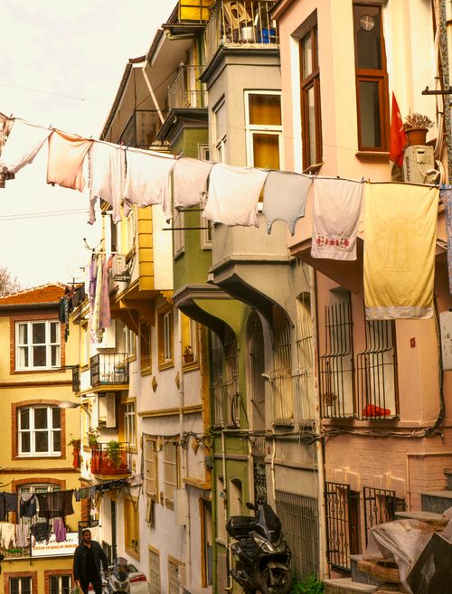 Free A vibrant street scene with clotheslines and colorful buildings in a lively neighborhood. Stock Photo
