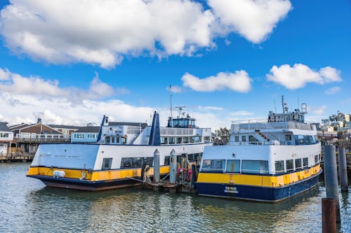 Foto profissional grátis de ancorado, embarcação de passageiros, mar