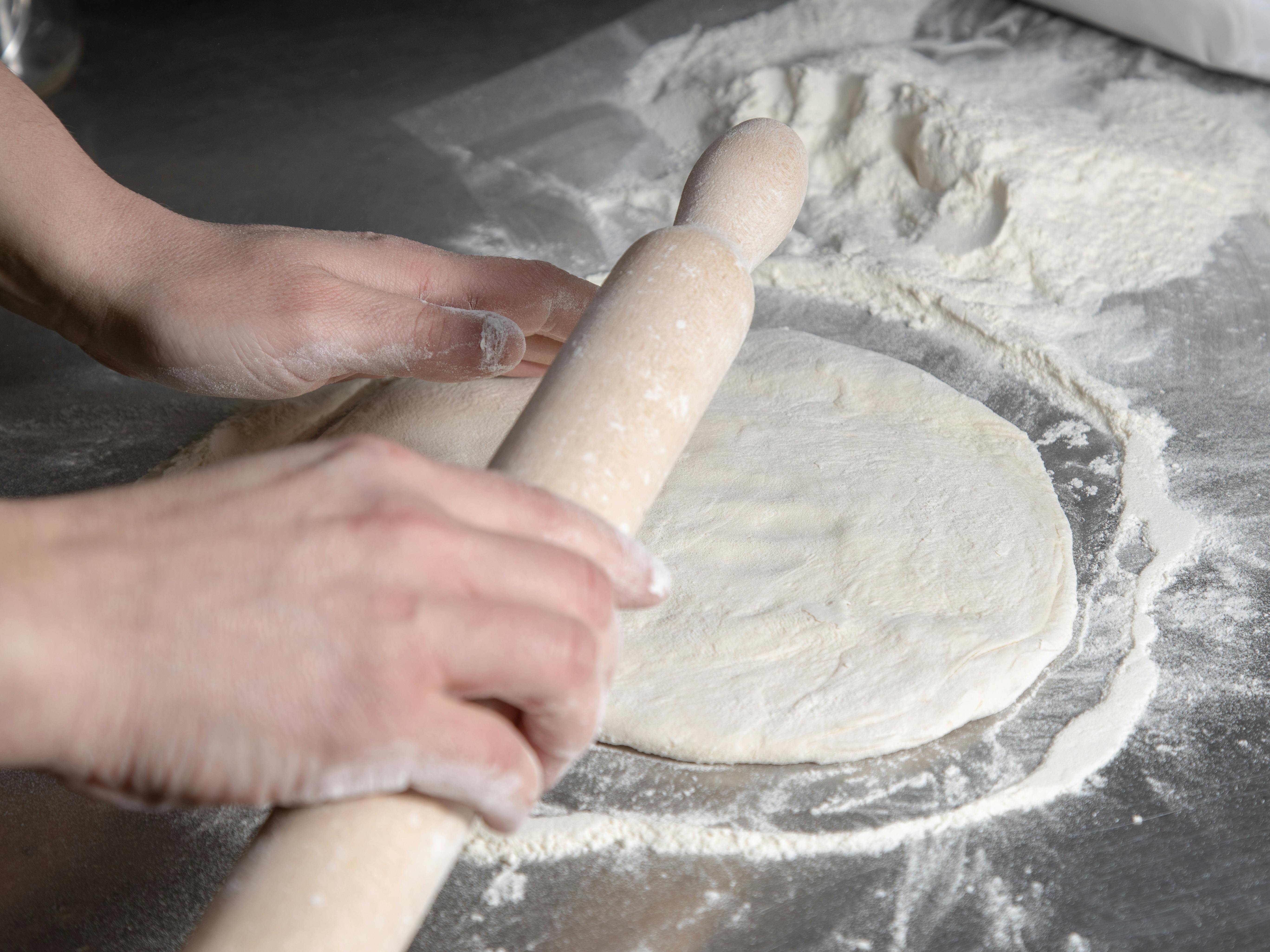 Olasz cannoli – szicíliai ricottás töltött tésztacsoda – making cannoli dough rolling process