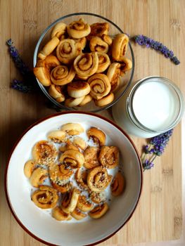 Cinnamon Roll Cinnamon Roll Whole Grain Cereal
