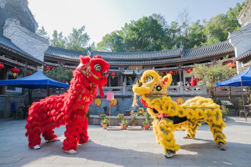 Free Vibrant lion dance in a traditional courtyard, showcasing Chinese culture and celebration. Stock Photo