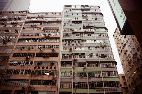 Free A detailed view of residential buildings in Kowloon, Hong Kong, showcasing urban architecture. Stock Photo