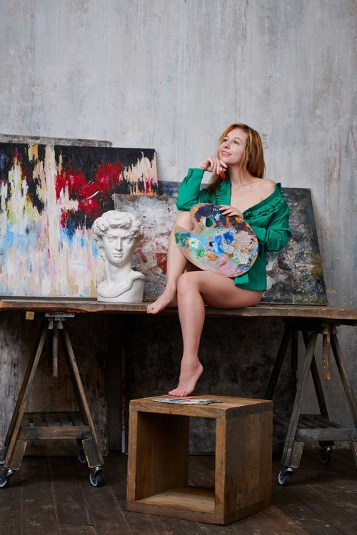 Smiling Woman Holding a Palette · Free Stock Photo