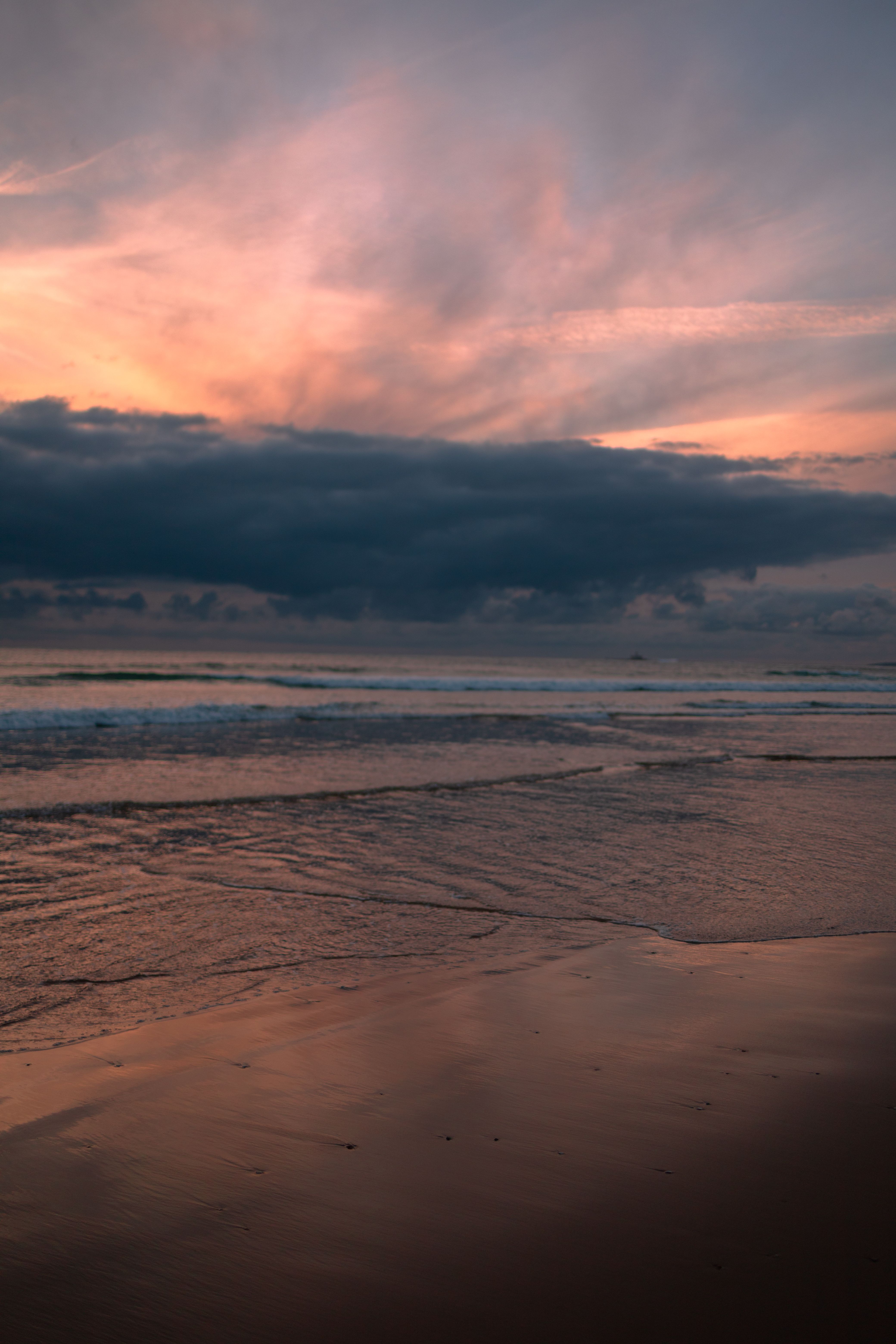 Sound Of Waves Photos, Download The BEST Free Sound Of Waves Stock Photos &  HD Images