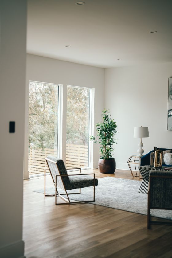 Bright room with floor-to-ceiling windows onto a garden — photo by Ushindi Namegabe on Pexels