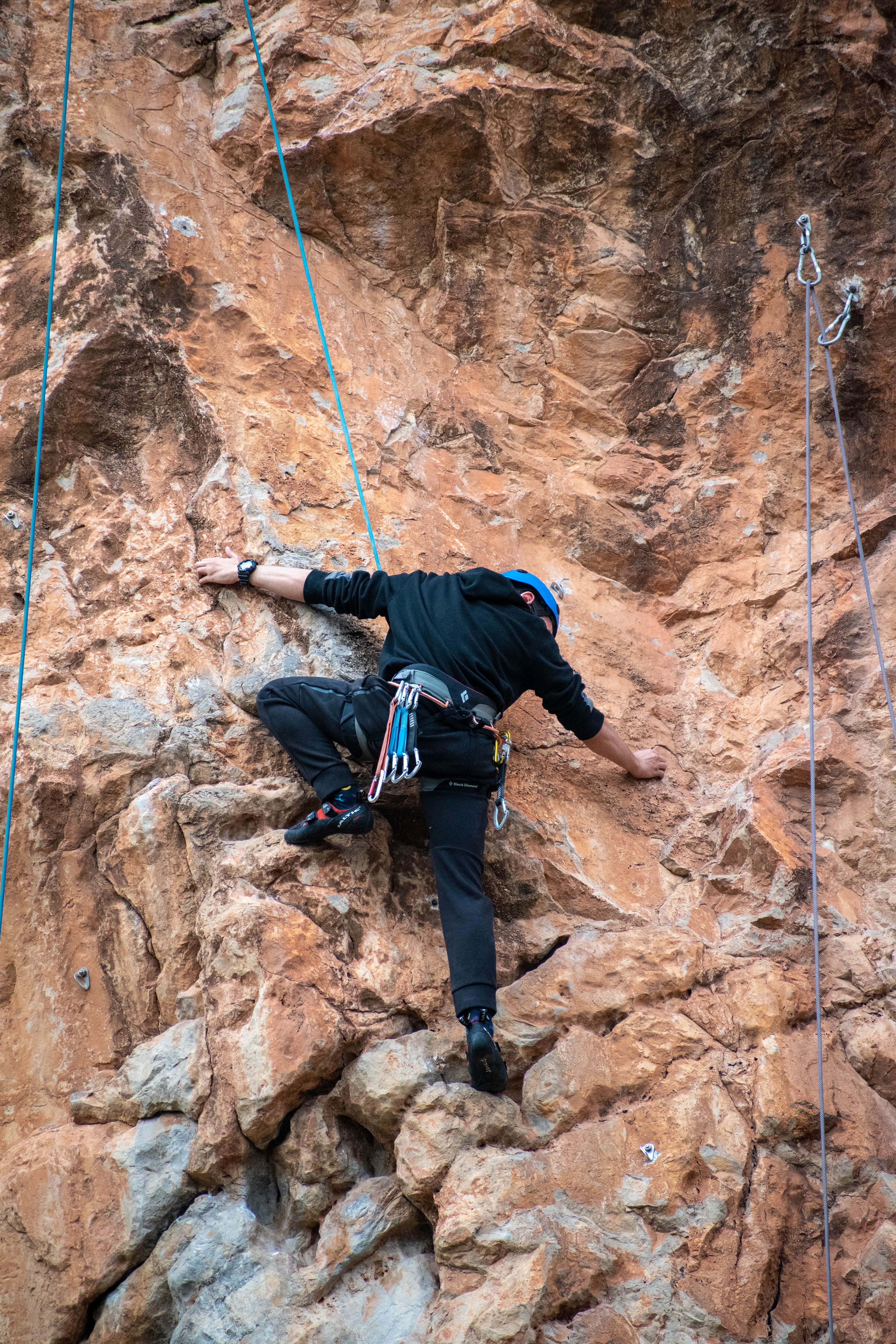 Scaling Oman's Peaks: Top Crags and Epic Mountain Adventures