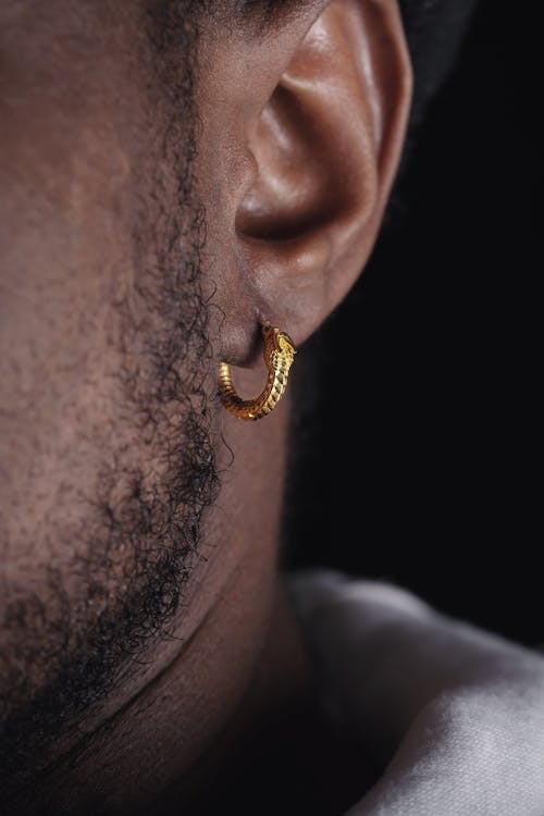 Golden Earring in Man Ear