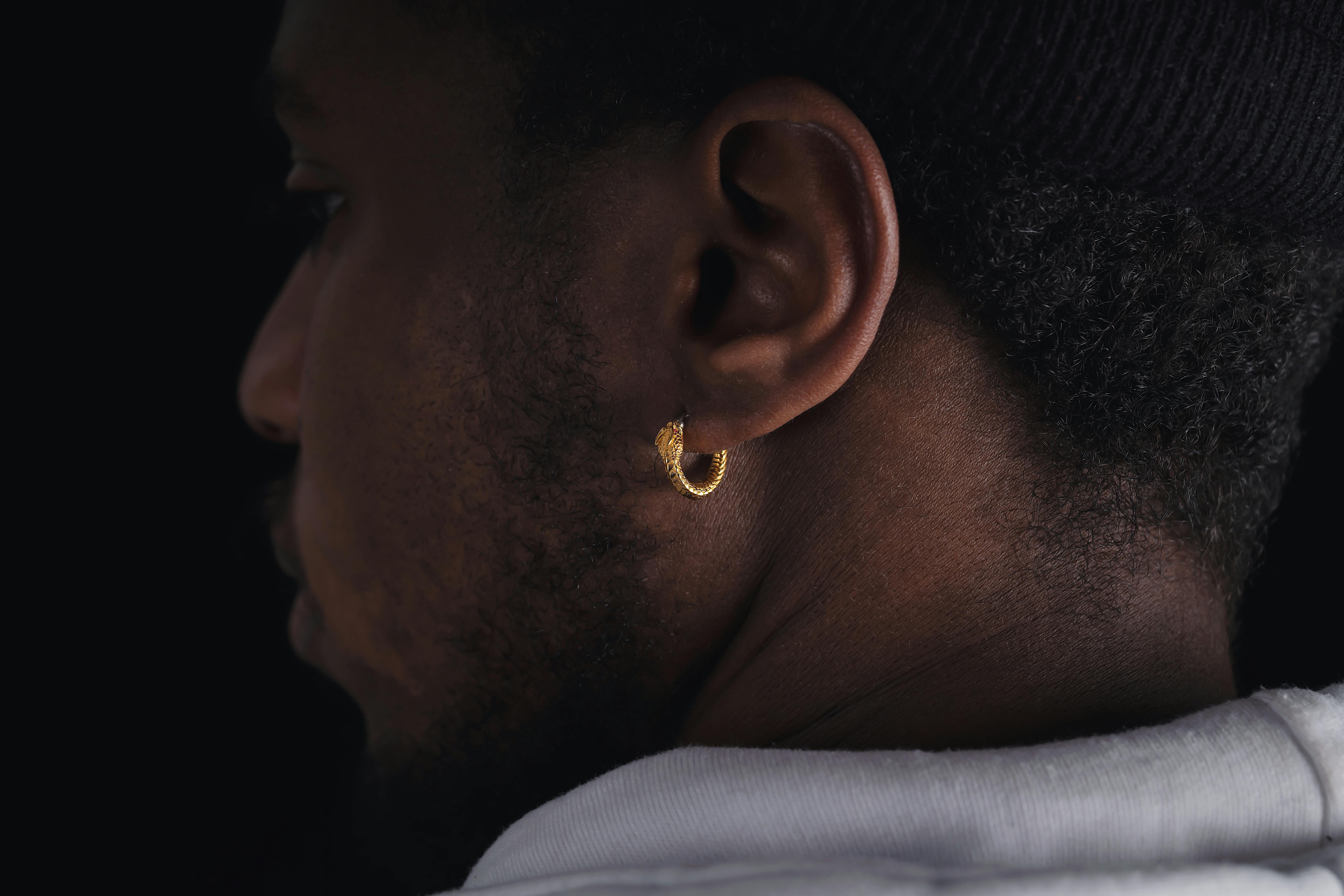 Gold Earrings For Men: Men Gold Earrings Designs | CaratLane