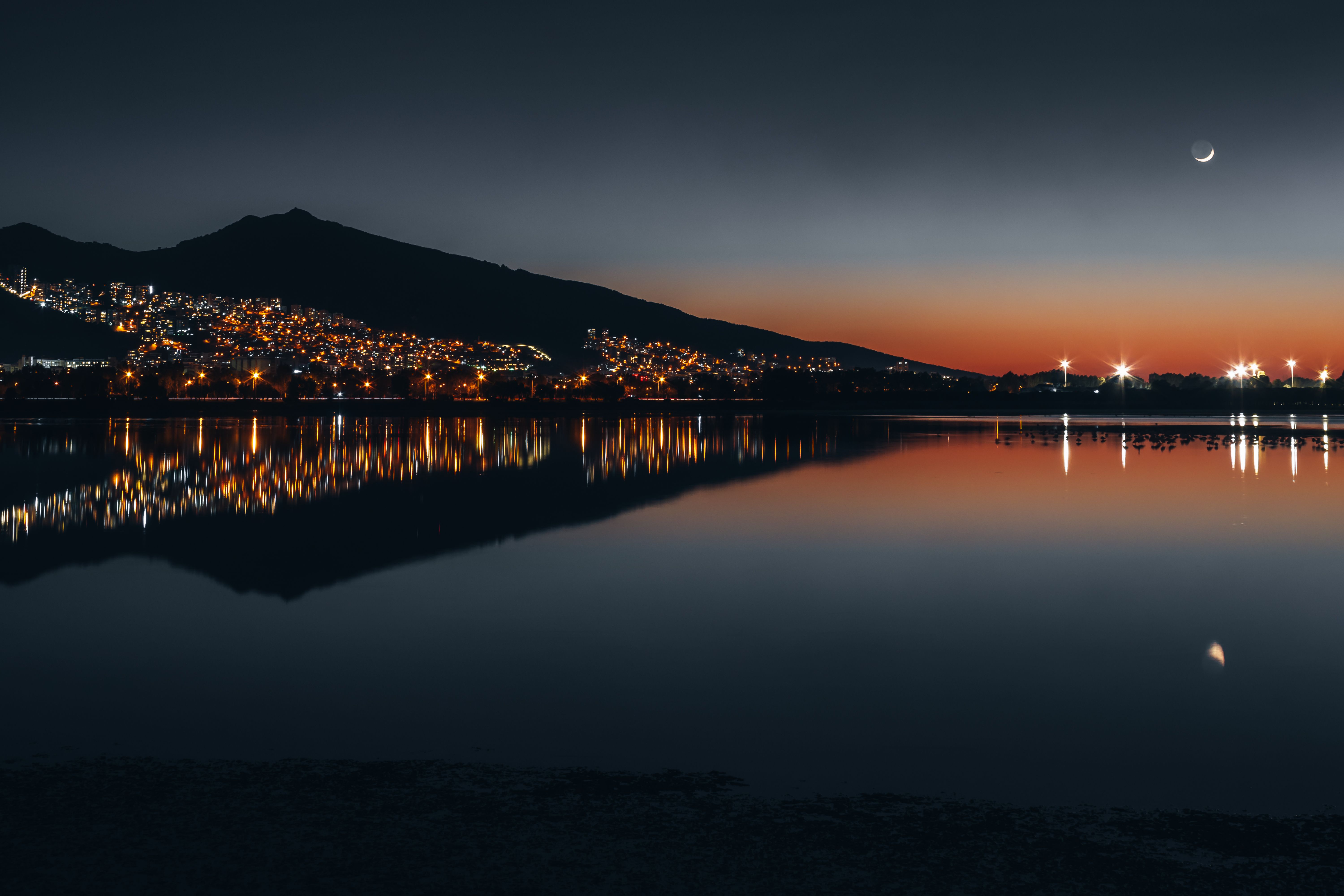 Symmetrical Photo of a Waterfront Reflecting in a Lake at Dusk · Free ...