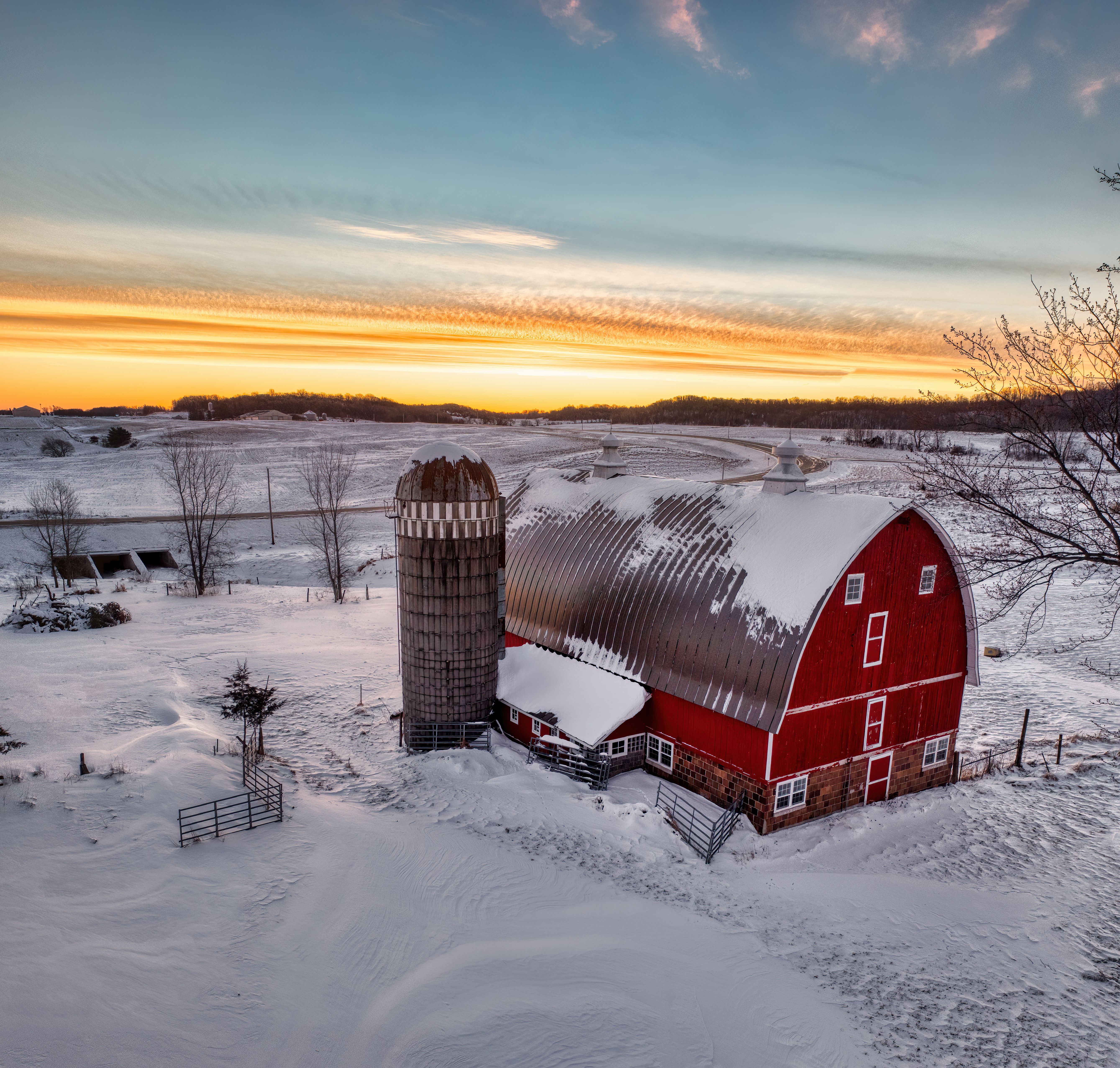 Red Barn in Winter · Free Stock Photo
