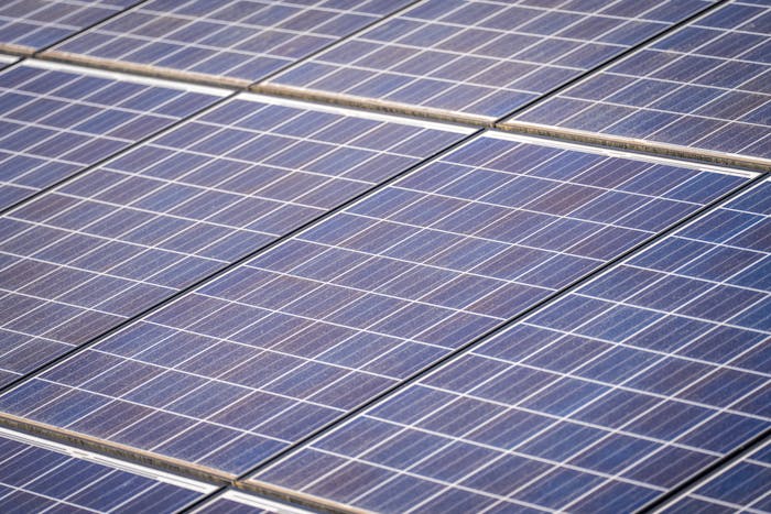 Sistem fotovoltaic hibrid cu baterii