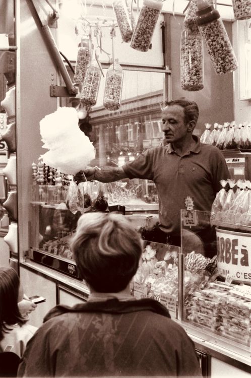 People in a Store · Free Stock Photo