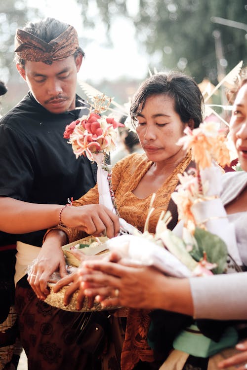 Kostnadsfri bild av ansiktsuttryck, asiatiska människor, blommor