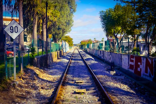 塗鴉, 火車軌道, 鐵路 的 免費圖庫相片