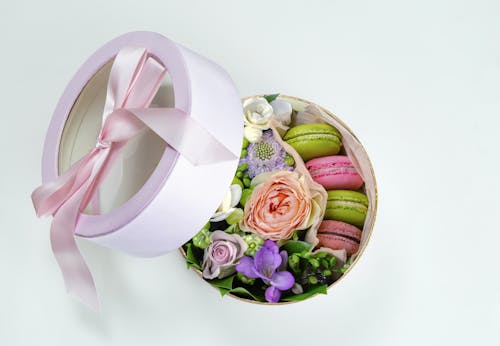 Flower gift box with white and pink roses in hands